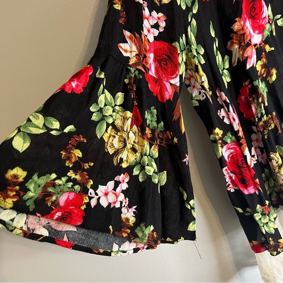 Umgee Women's Caged Floral Bell Sleeve Pullover Tunic Top Lace Y2K Boho Festival - Picture 12 of 14